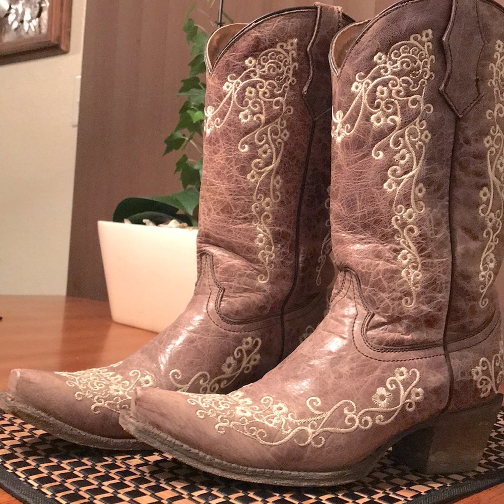 Im selling these because they do not fit me.